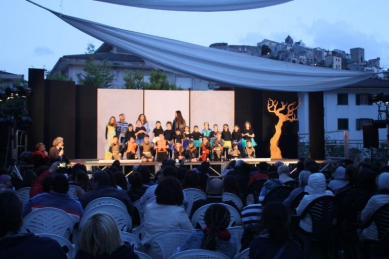 `La zattera del teatro`, giovani attori protagonisti