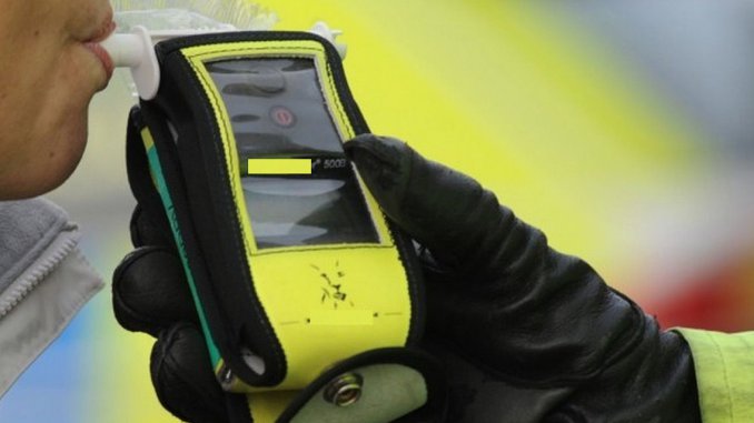 Gaeta: rifiuta i controlli e inveisce contro i Carabinieri, denunciata