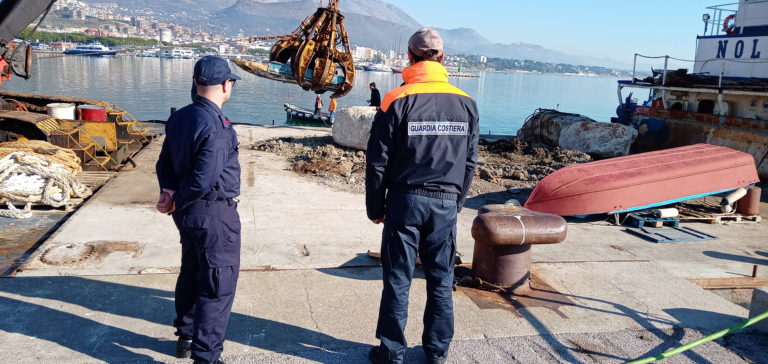 Formia – La Guardia Costiera recupera due unità navali alla deriva