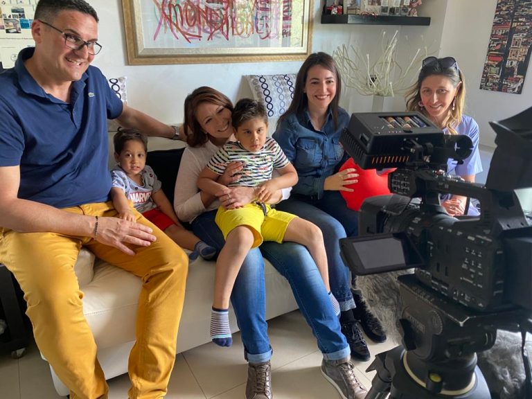 Caterina Balivo parla di adozioni internazionali e del percorso intrapreso da una coppia gaetana con il sostegno dell’Associazione Ernesto