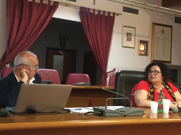 L'assessore al Bilancio Biagio Attardi e il sindaco Paola Villa foto 2 (1)