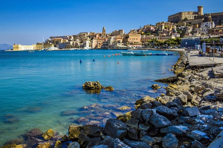 L’Associazione Golfo Eventi presenta il suo secondo libro “Viaggio nel tempo nel Quartiere La Piaja”