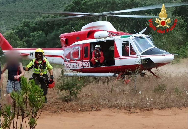 FORMIA: I VIGILI DEL FUOCO CON UN ELICOTTERO SALVANO TRE ESCURSIONISTI SUL MONTE REDENTORE