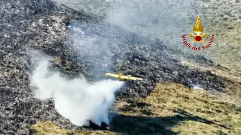 VIGILI DEL FUOCO IMPEGNATI SU INCENDI TRA ITRI E MAENZA, CON ALCUNI CANADAIR ED ELICOTTERI