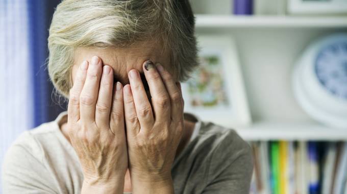 FORMIA: DONNA SEVIZIA LA MADRE SETTANTENNE PER L’ACQUISTO DI STUPEFACENTI, ARRESTATA DALLA POLIZIA