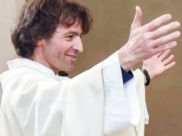 UCCISO ALLA SCHIENA COME UN MARTIRE DA UN TUNISINO ESPULSO DON ROBERTO, IL SACERDOTE DEGLI ULTIMI