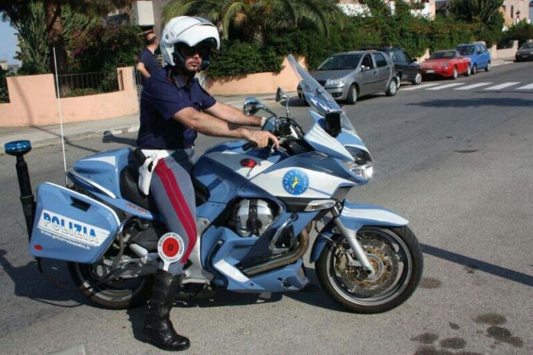 CENTUARI SCORRAZZAVANO NEL CENTRO CITTADINO DI NOTTE, APPOSTAMENTI DELLA POLIZIA