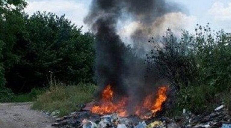 BRUCIARE LA PLASTICA PRODUCE EFFETTI LETALI SULL’UOMO E SULL’AMBIENTE