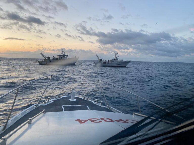 LA GUARDIA COSTIERA INTERVIENE PER UN INCENDIO A BORDO DI UN MOTOPESCHERECCIO