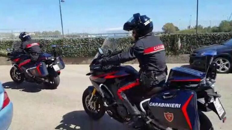 Carabinieri individuano 23enne responsabile di spaccio di droga e in possesso di armi da taglio