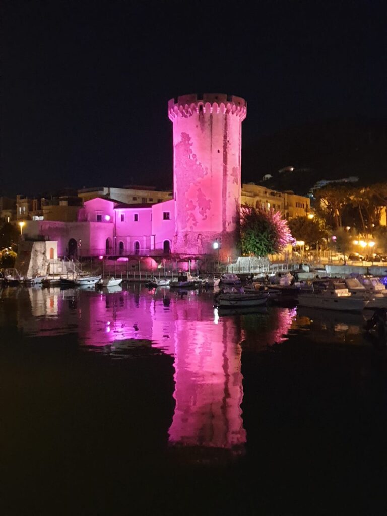 FORMIA: IL COMUNE ADERISCE ANCHE QUEST’ANNO AL NASTRO ROSA DELL’AIRC