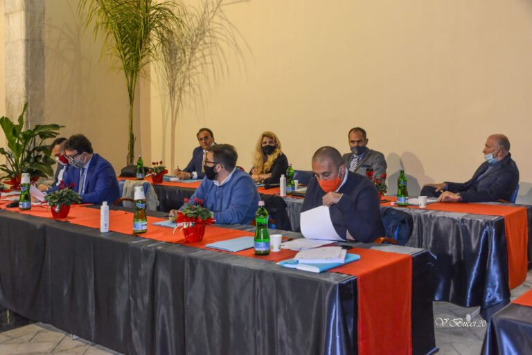 FONDI: I CONSIGLIERI D’OPPOSIZIONE IN GUERRA CONTRO I SILENZI DELLA MAGGIORANZA