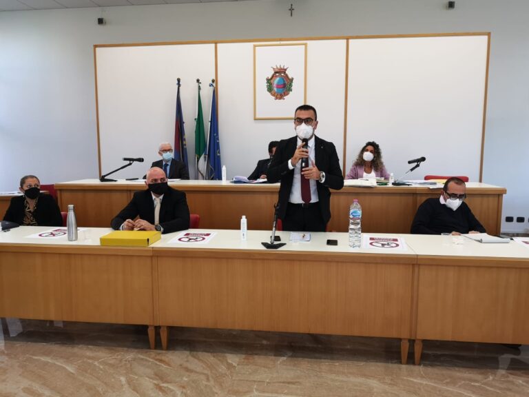 FONDI: RESOCONTO DEL CONSIGLIO COMUNALE, OGGI 18 NOVEMBRE HA TRATTATO OTTO PUNTI