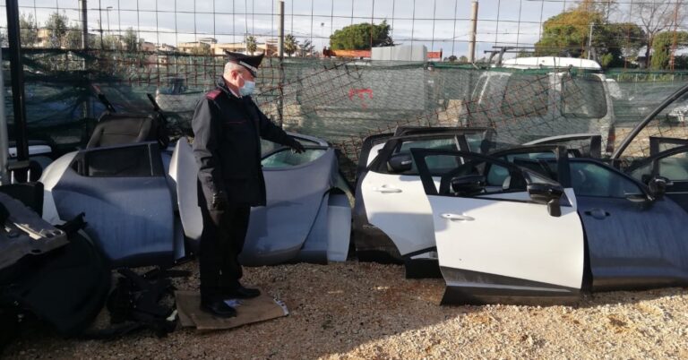 CARABINIERI: DUE DENUNCE PER RICETTAZIONE IN UN CAPANNONE DI PEZZI DI AUTO E MOTO