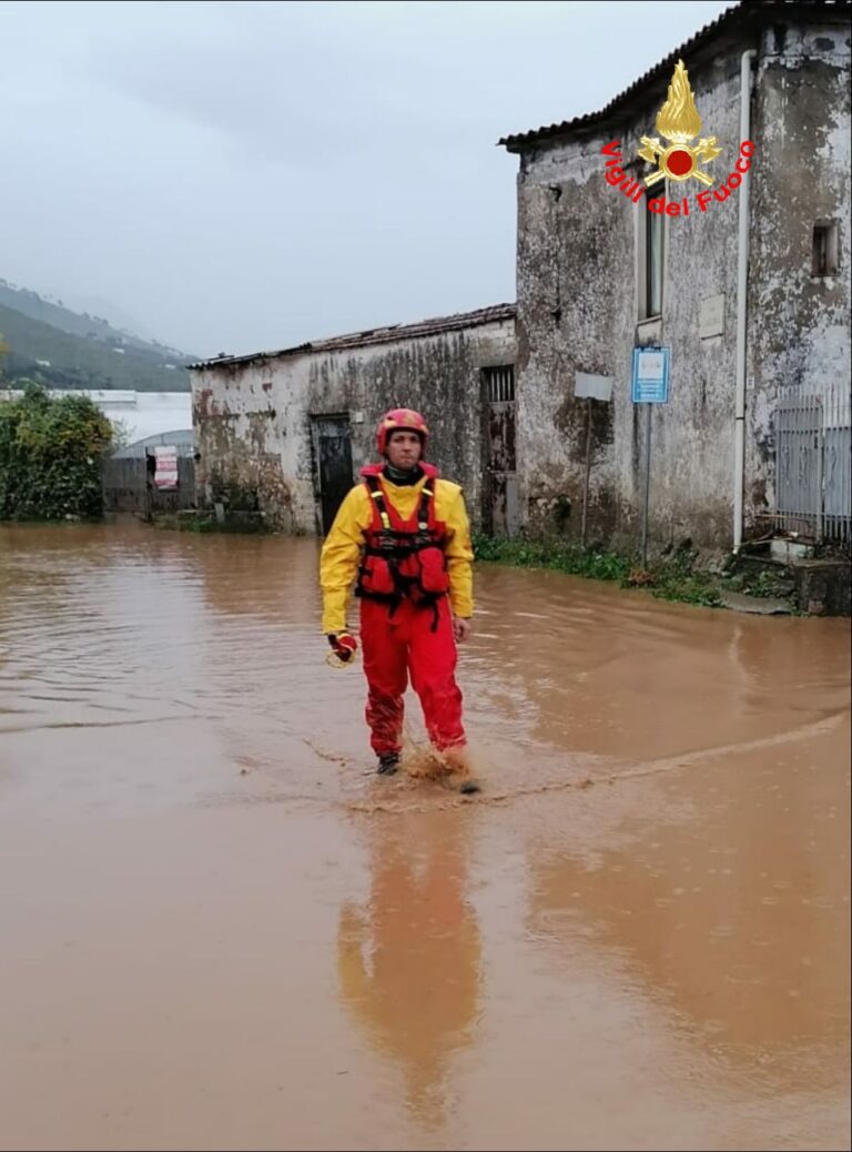 ALLERTA ROSSA IN CAMPANIA, ANCORA PIOGGE E VENTI FINO A BURRASCA AL CENTRO SUD