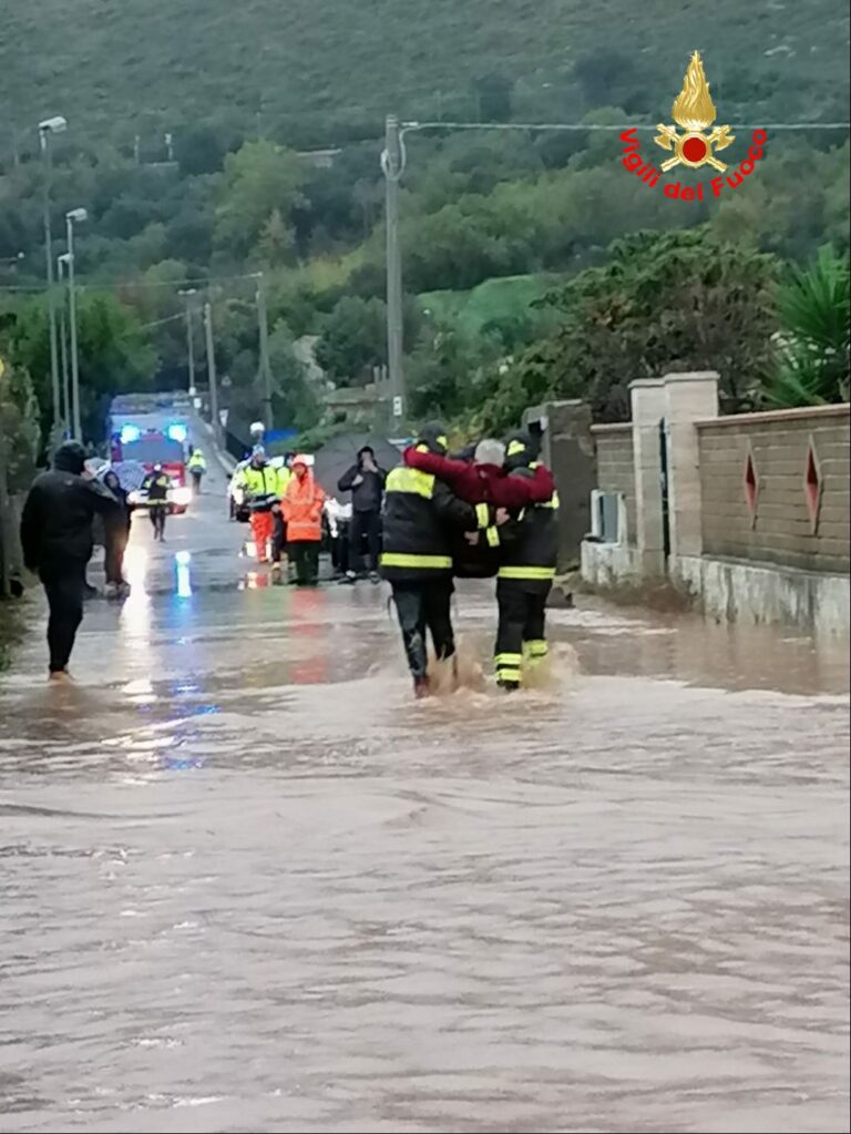 FORMIA: PER MALTEMPO SGOMBERO DALLE LORO CASE DI 25 FAMIGLIE, UN TOTALE 70 PERSONE