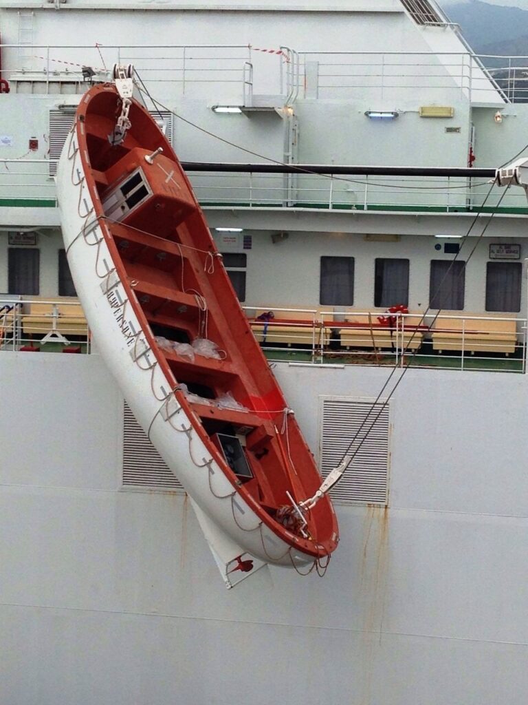 FORMIA: CI SARA’ SCIALUPPA DI SALVATAGGIO PER IL SINDACO PAOLA VILLA? FRENETICHE CONSULTAZIONI