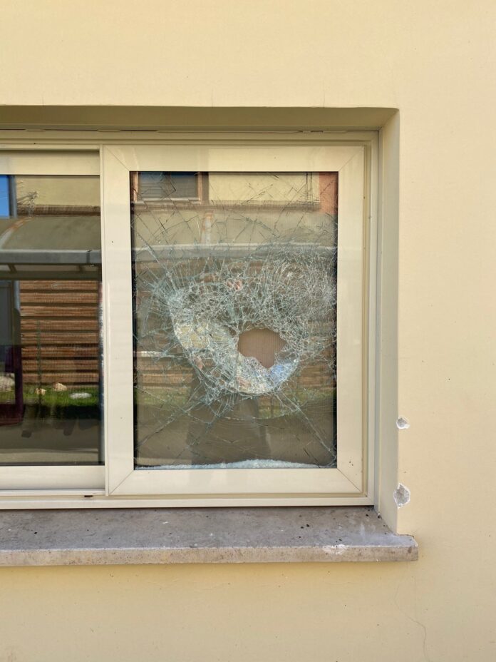 atti vandalici scuola amante fondi (2)