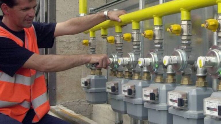 MINTURNO: SESSANTUNENNE SORPRESO A RUBARE GAS DAL CONTATORE, DEFERITO