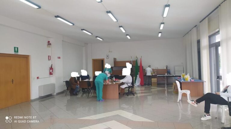 Formia Covid-19: ambulatorio vaccinazioni di Via Spaventola da terzo mondo