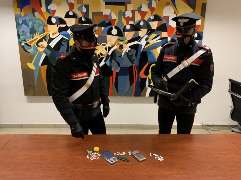 Operazione antidroga dei carabinieri: coppia di pusher in manette