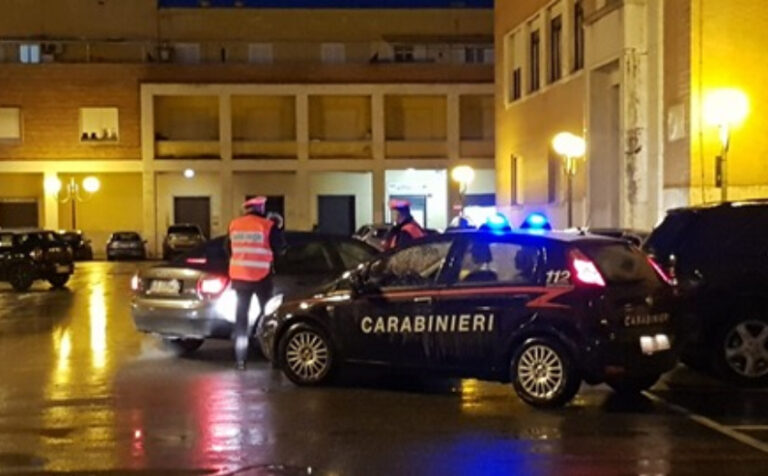Tenta di estorcere denaro per restituire una carta di credito, denunziato dai Carabinieri