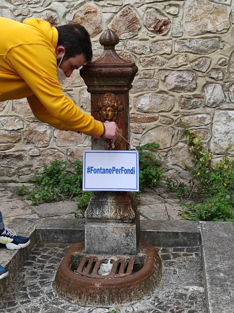 Fondi, richiesta di ripristino dei punti di fornitura di acqua pubblica