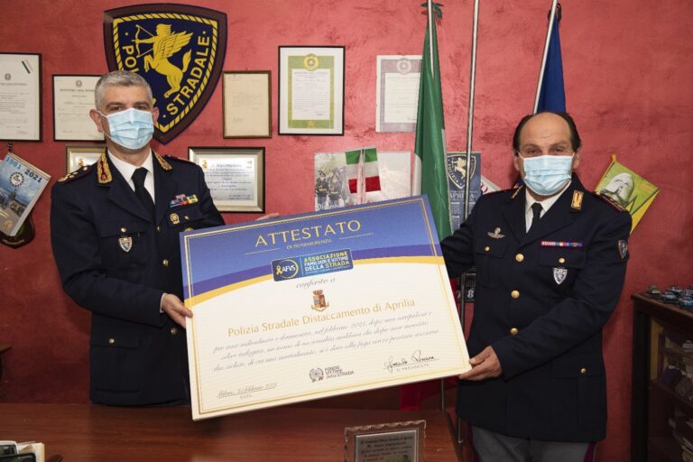 Associazione Familiari Vittime della Strada premia Polizia Stradale Distaccamento di Aprilia