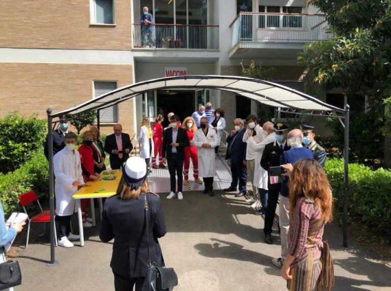 Formia: Clinica Costa realizza tre giorni di eccellenza per la vaccinazione di 510 maturandi