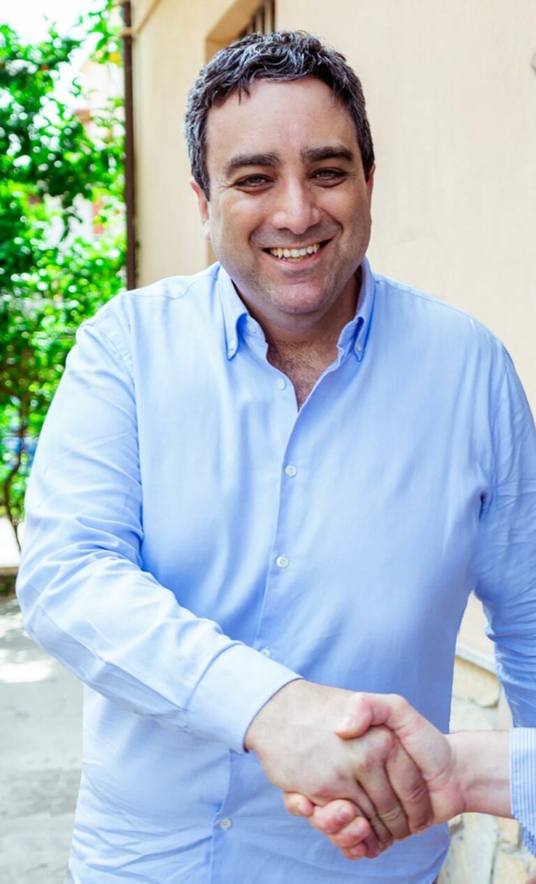 Minturno Libera attacca Stefanelli: un bellissimo album delle figurine la pubblicazione di 72 pagine