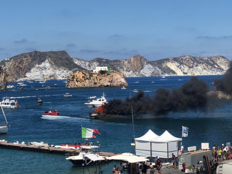 Ponza: Diciottenne su una falesia località La Parata per tuffo ad alta quota e resta paralizzato