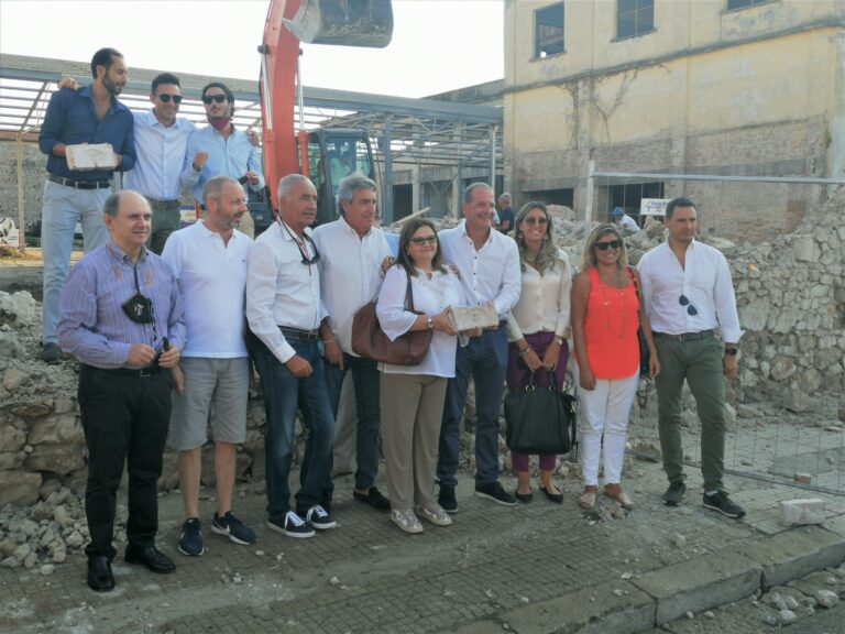 Gaeta Ex-Avir, abbattimento muro perimetrale. Mitrano: una giornata storica per la città