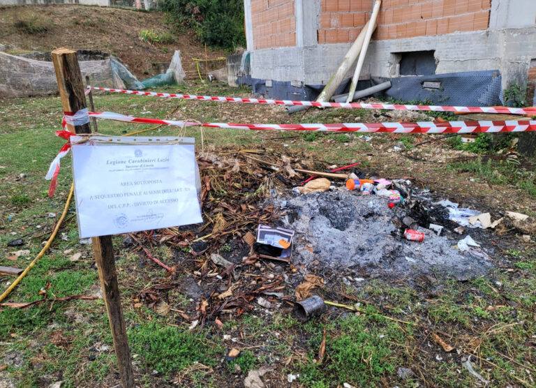 Lenola – Brucia rifiuti plastici inquinanti. L’area ora è sotto sequestro penale