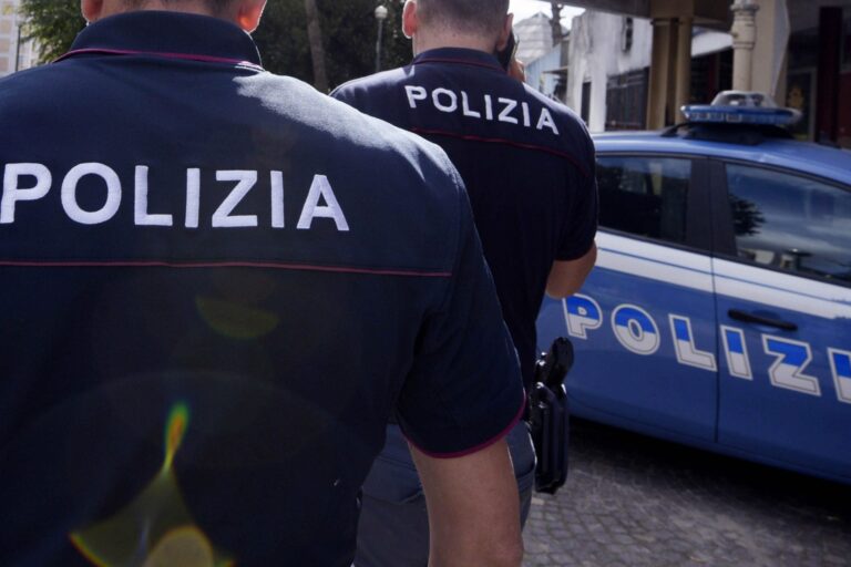Polizia: malvivente estorceva denaro con minacce per debito di droga di 80 euro divenuto di 700