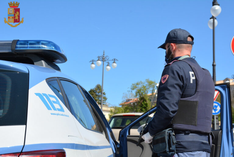 Polizia: perquisizioni all’alba in abitazioni di persone, traffico illecito di rifiuti e truffa allo Stato