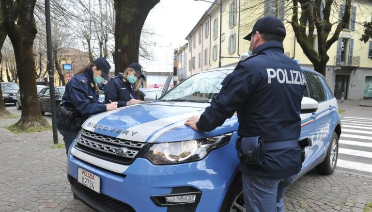 Polizia: 36enne rumeno arrestato con oltre 2 chili e mezzo di cocaina, 17 chili di hascisc, 2 pistole
