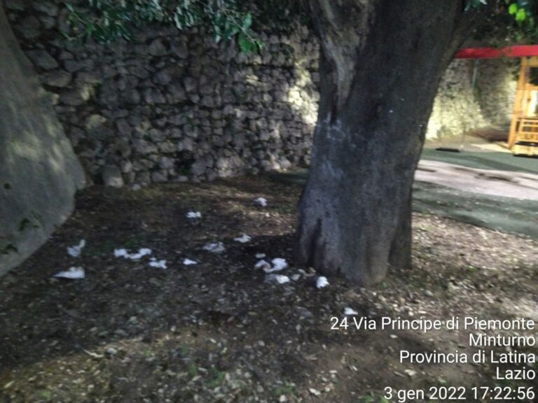 Minturno: Fratelli d’Italia segnala il degrado della Villa Comunale ubicata in prossimità del Comune