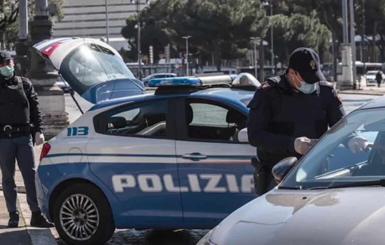 Polizia: ubriaco aggredisce senza motivo poliziotto intervenuto per incolonnamento anomalo di auto