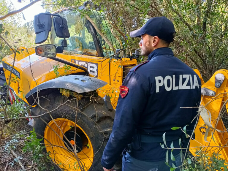 Polizia: recuperata macchina operatrice telescopica per concimi vegetali del valore oltre 150.000 euro