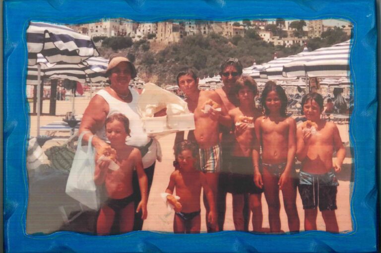 Ciambelle, mare e sole: le tradizioni estive nel Golfo di Gaeta