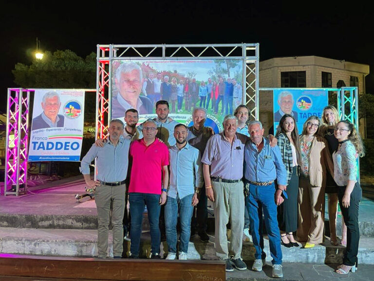 Santi Cosma e Damiano: Franco Taddeo e il suo movimento incontrano i concittadini in una piazza gremita