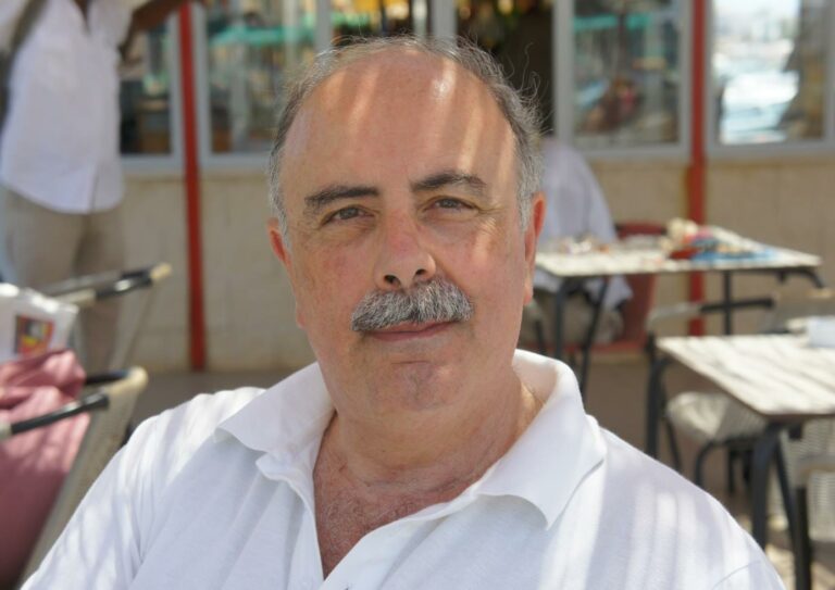 Scauri: Mercoledì 10 agosto ore 21.00 incontro ai Delfini con lo scrittore Gianluigi Zeppetella