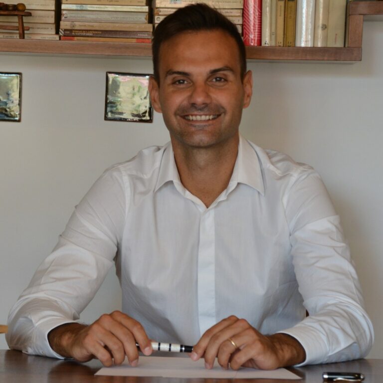 Formia, strade al collasso: buche, tombini ostruiti e fossati abbandonati. Interrogazione del consigliere Carta