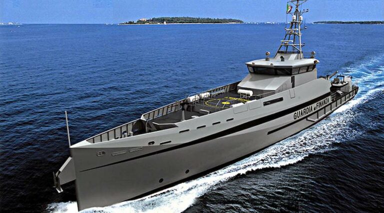 Gaeta: in città per crociera nave ammiraglia della flotta navale della Guardia di Finanza