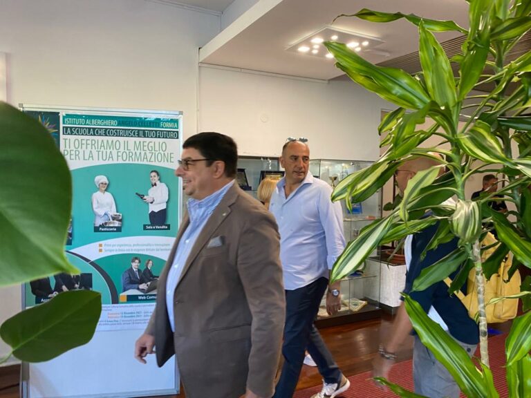 Formia: il presidente della Provincia Stefanelli e il sindaco Taddeo al Celletti di Formia per il nuovo anno scolastico