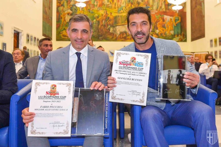 Fabio Pecchia lenolese doc premiato come miglior tecnico della Serie B della stagione 2021-22