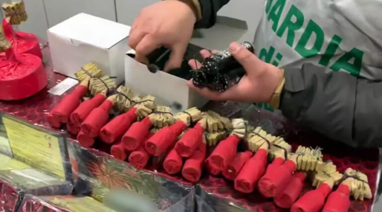 Maxi sequestro di botti illegali e pericolosissimi, il plauso del sindaco di Fondi