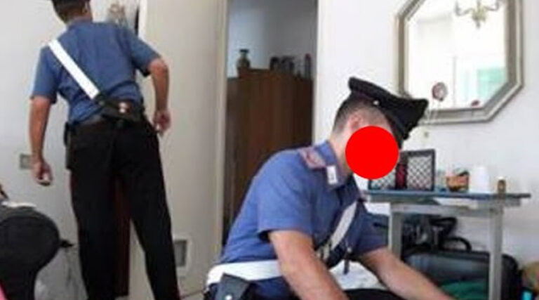 Trovate in casa 3 pistole, 1 fucile e 3 armi bianche