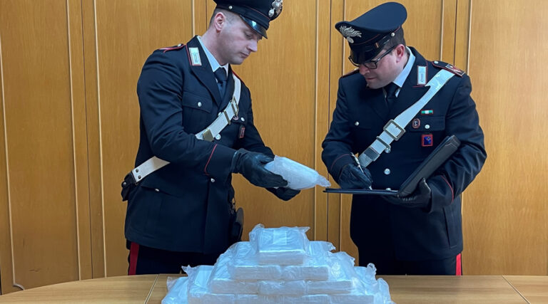 16 kg di cocaina sequestrati dai Carabinieri. Arrestati in due