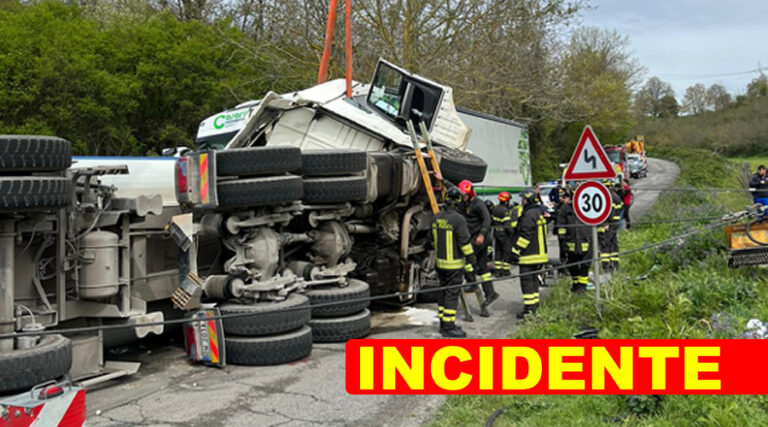 Incidente stradale tra due mezzi pesanti. Soccorso un autista bloccato in cabina